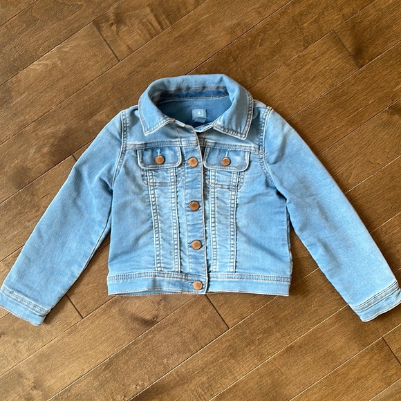 EUC Baby Gap denim jacket. Size US 5. - Picture 1 of 5